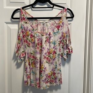 Floral pink and white open sleeve top